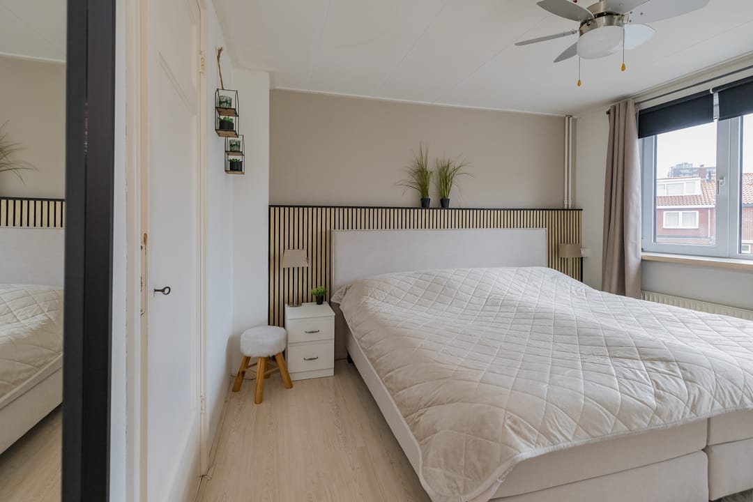 Spacious Family Home with Sunny Garden in IJmuiden — 31