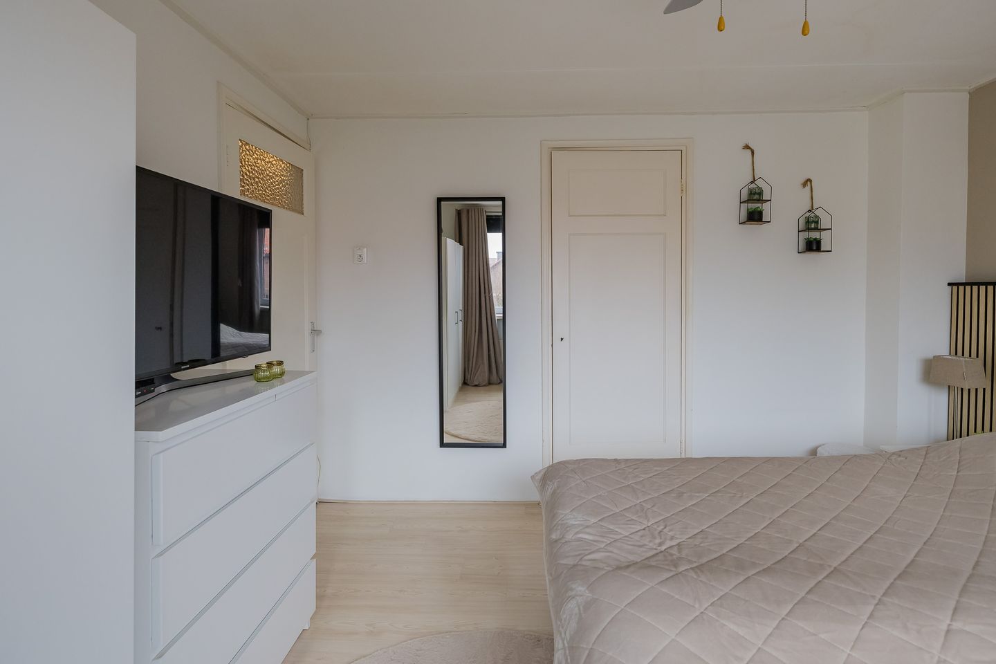 Spacious Family Home with Sunny Garden in IJmuiden — 34