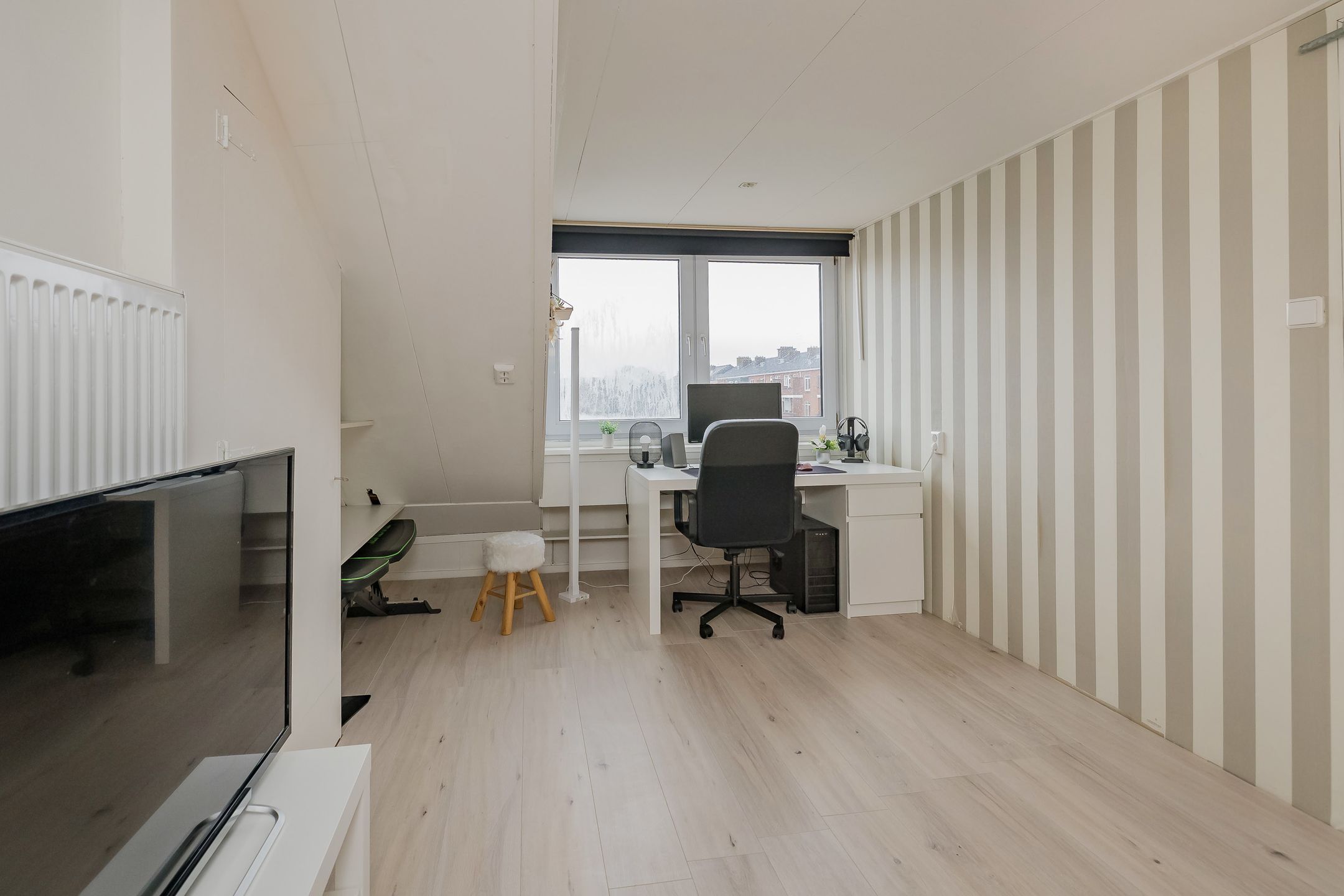 Spacious Family Home with Sunny Garden in IJmuiden — 45