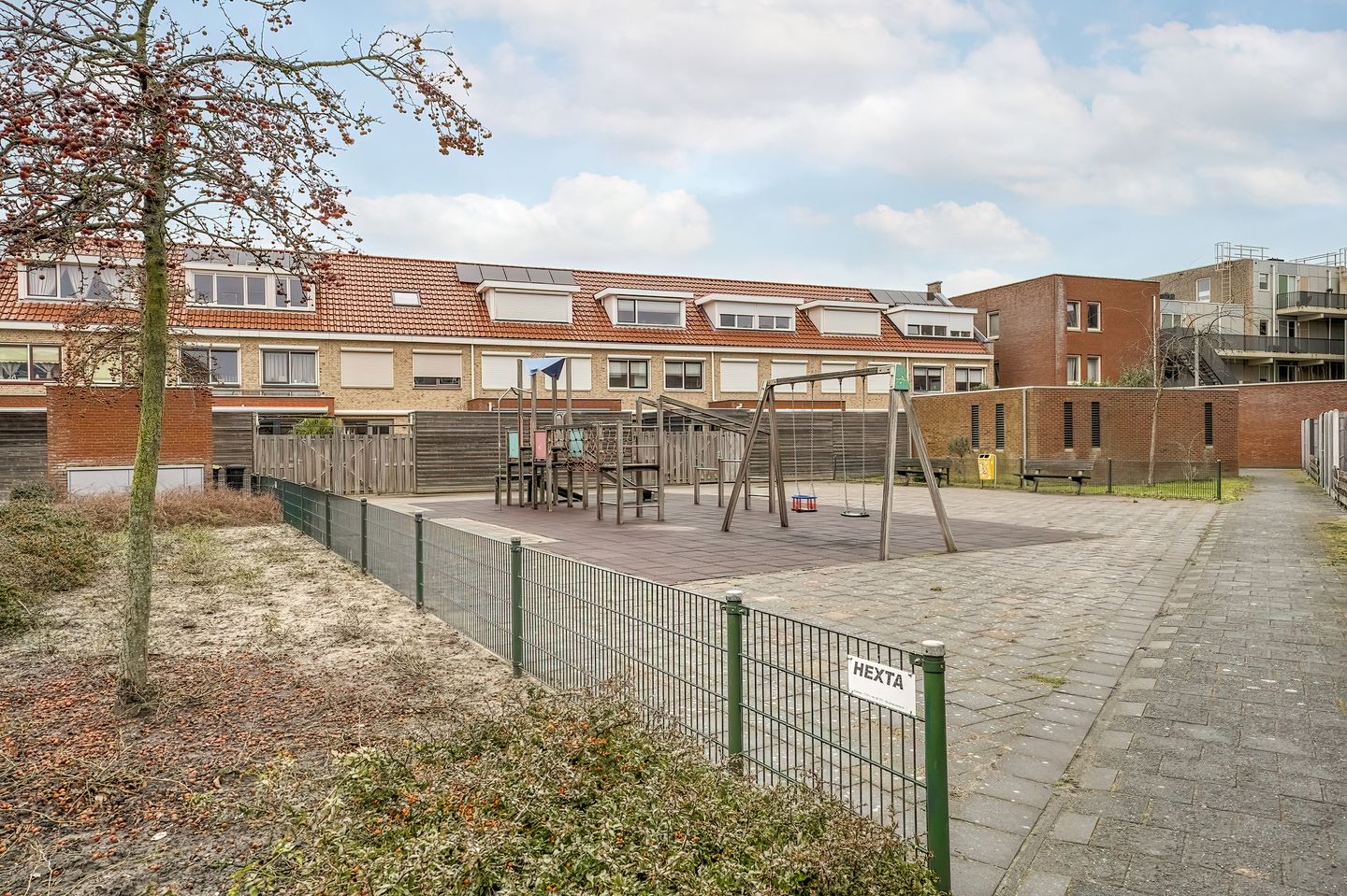 Spacious family home with 5 bedrooms and Energy Label A in popular Katwijk Zanderij — 40