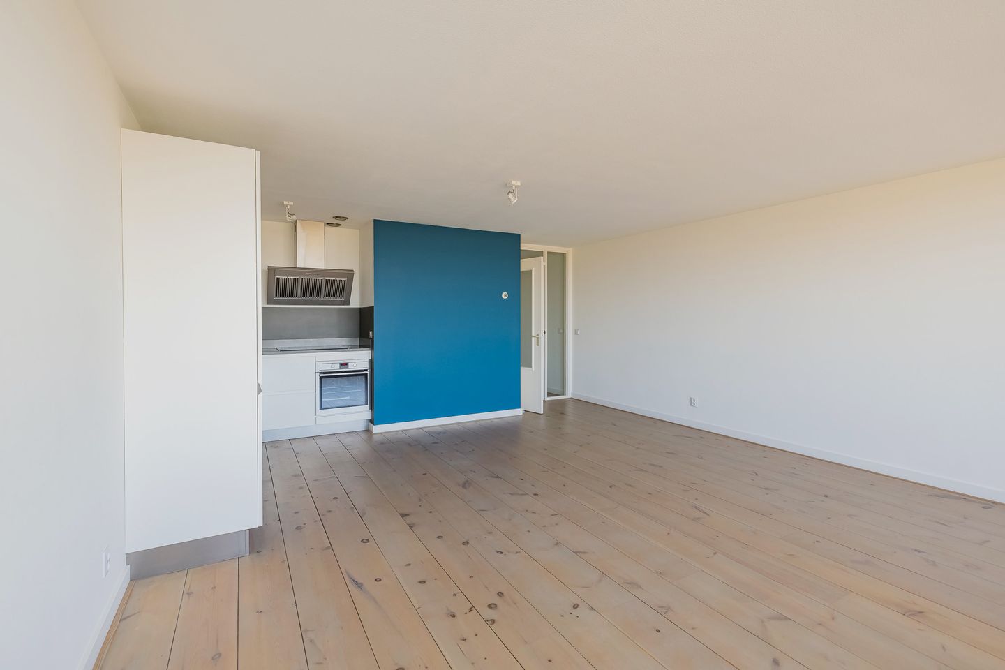 Very atmospheric 2-room apartment with magnificent view of beach, sea and pier — 19