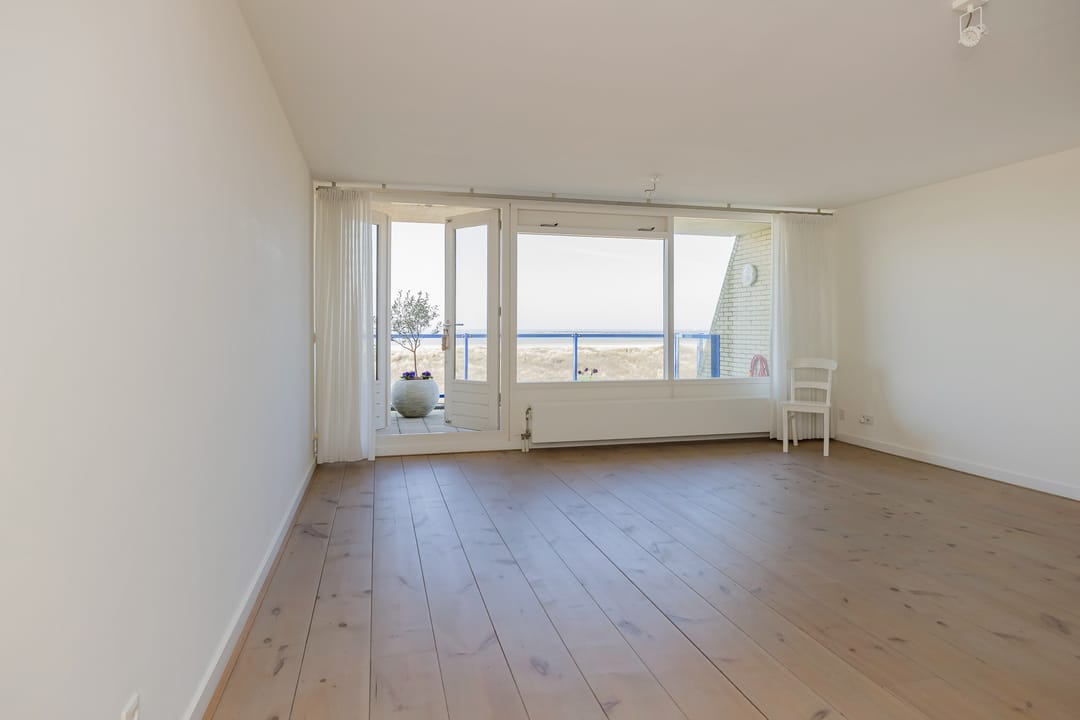 Very atmospheric 2-room apartment with magnificent view of beach, sea and pier — 15