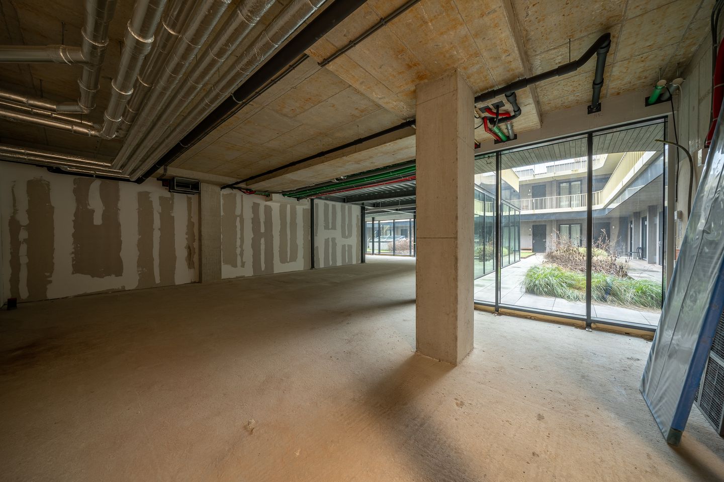 Bekijk foto 2 van Julianaplein 50