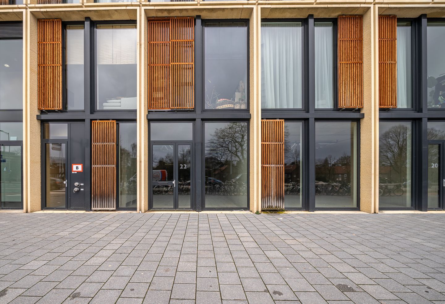 Bekijk foto 2 van Hugo de Vrieslaan 22