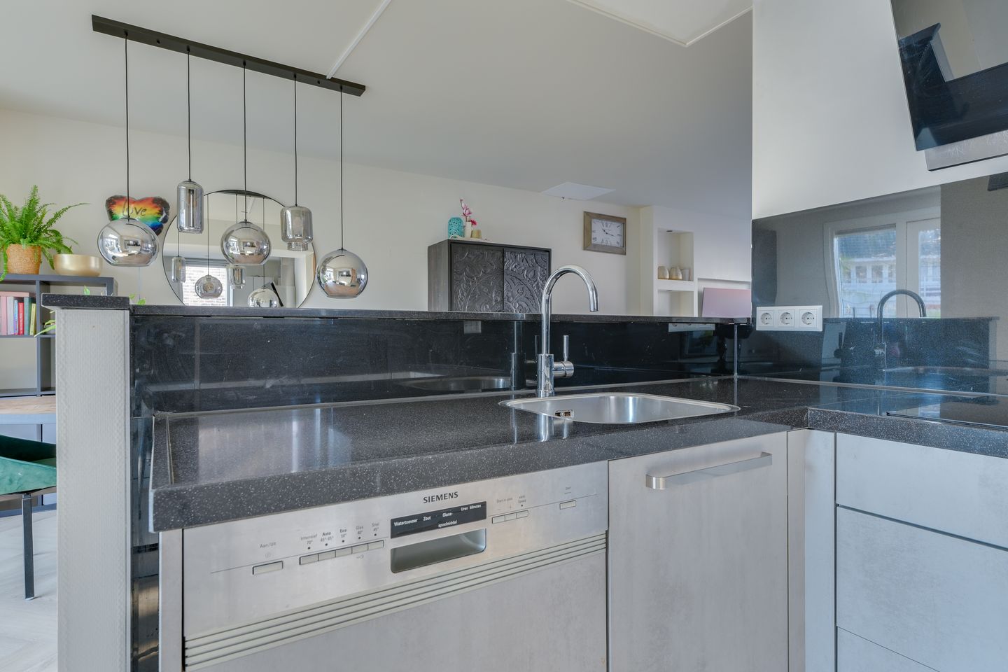 Foto 19 van Kennemerstraatweg 189