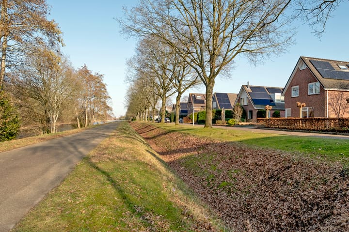 Photo 2 of Buitenbree 8