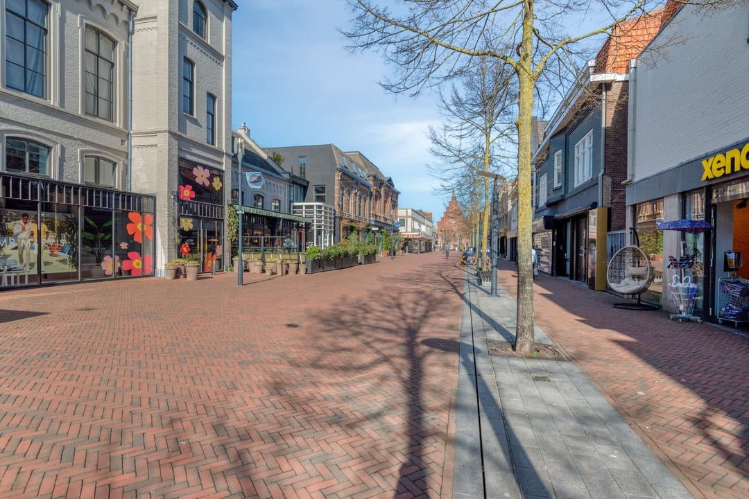 Photo 32 of Wilhelminastraat 25