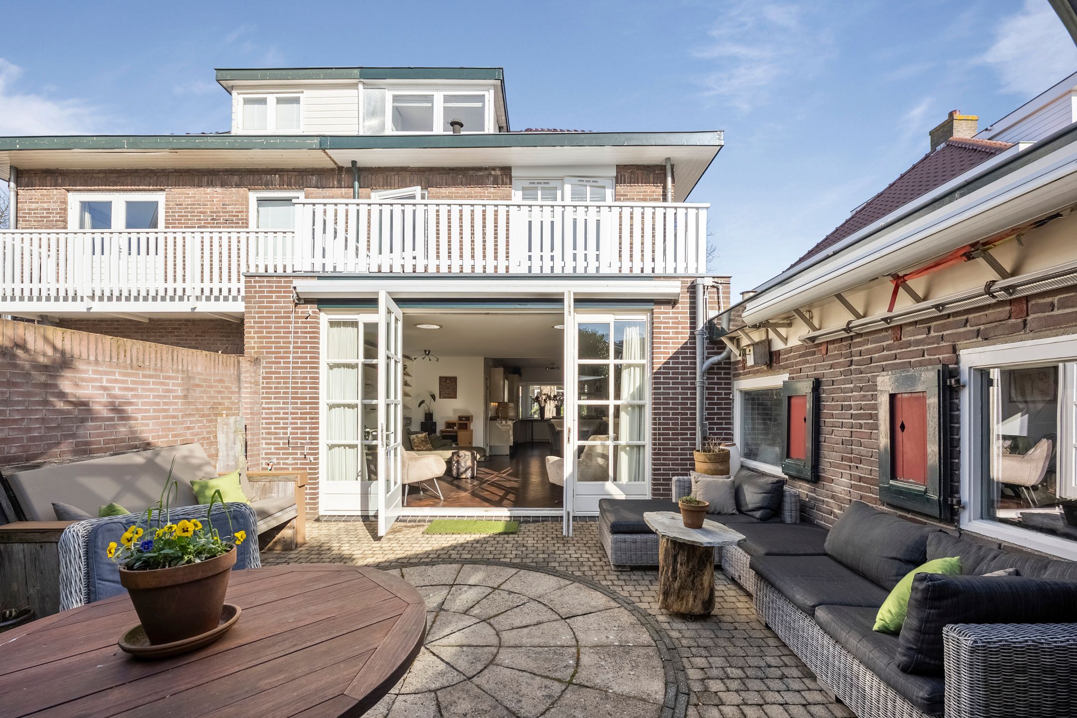 Spacious 1930s semi-detached house with deep backyard and garage — 21