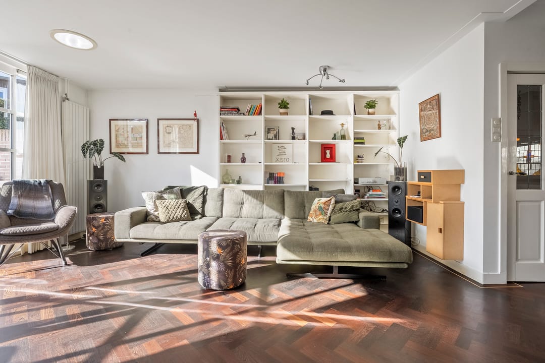 Spacious 1930s semi-detached house with deep backyard and garage — 24
