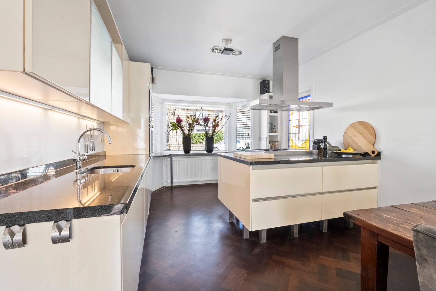 Spacious 1930s semi-detached house with deep backyard and garage — 25
