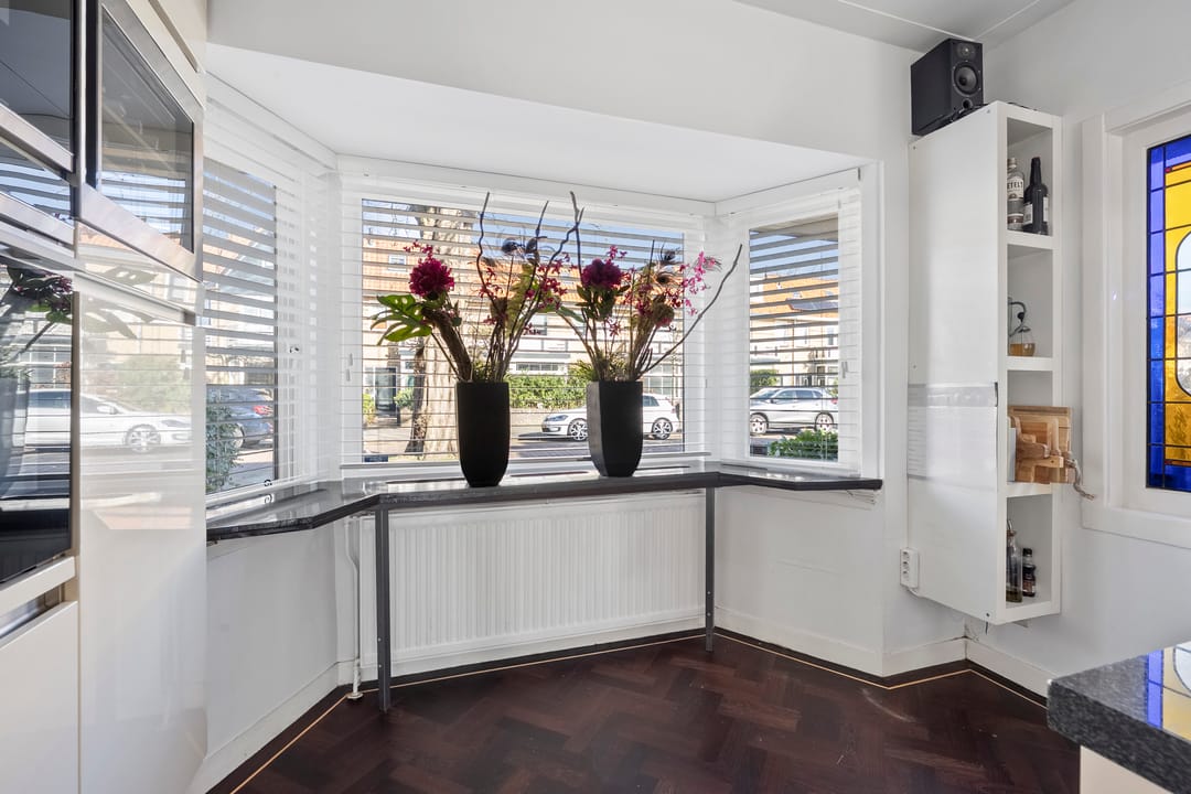 Spacious 1930s semi-detached house with deep backyard and garage — 28
