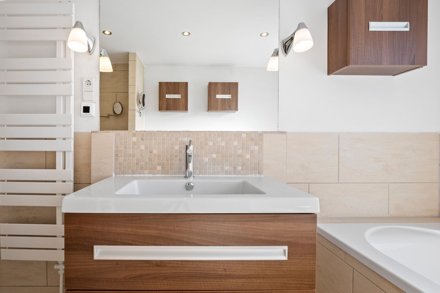 Spacious 1930s semi-detached house with deep backyard and garage — 38