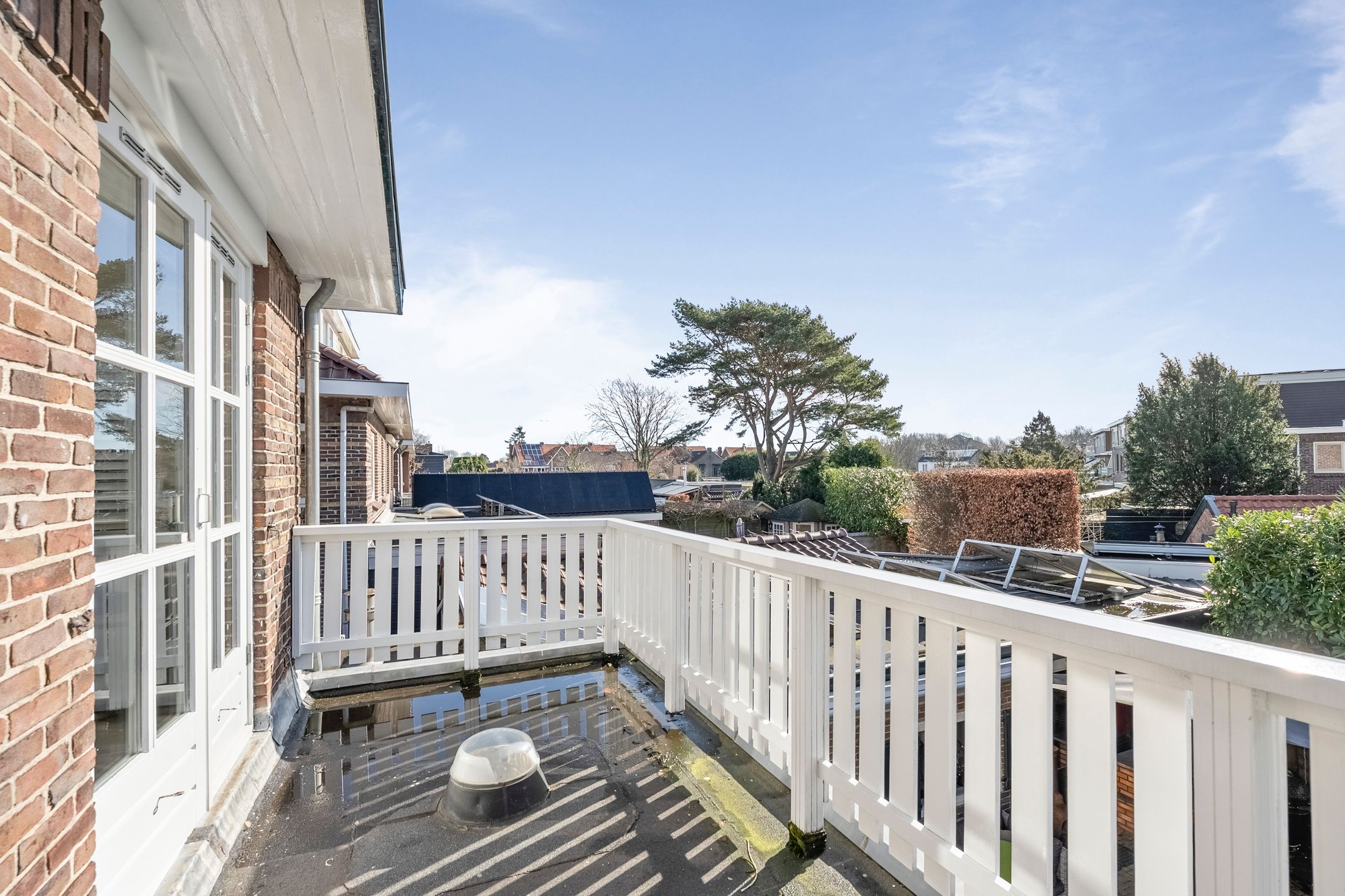 Spacious 1930s semi-detached house with deep backyard and garage — 46