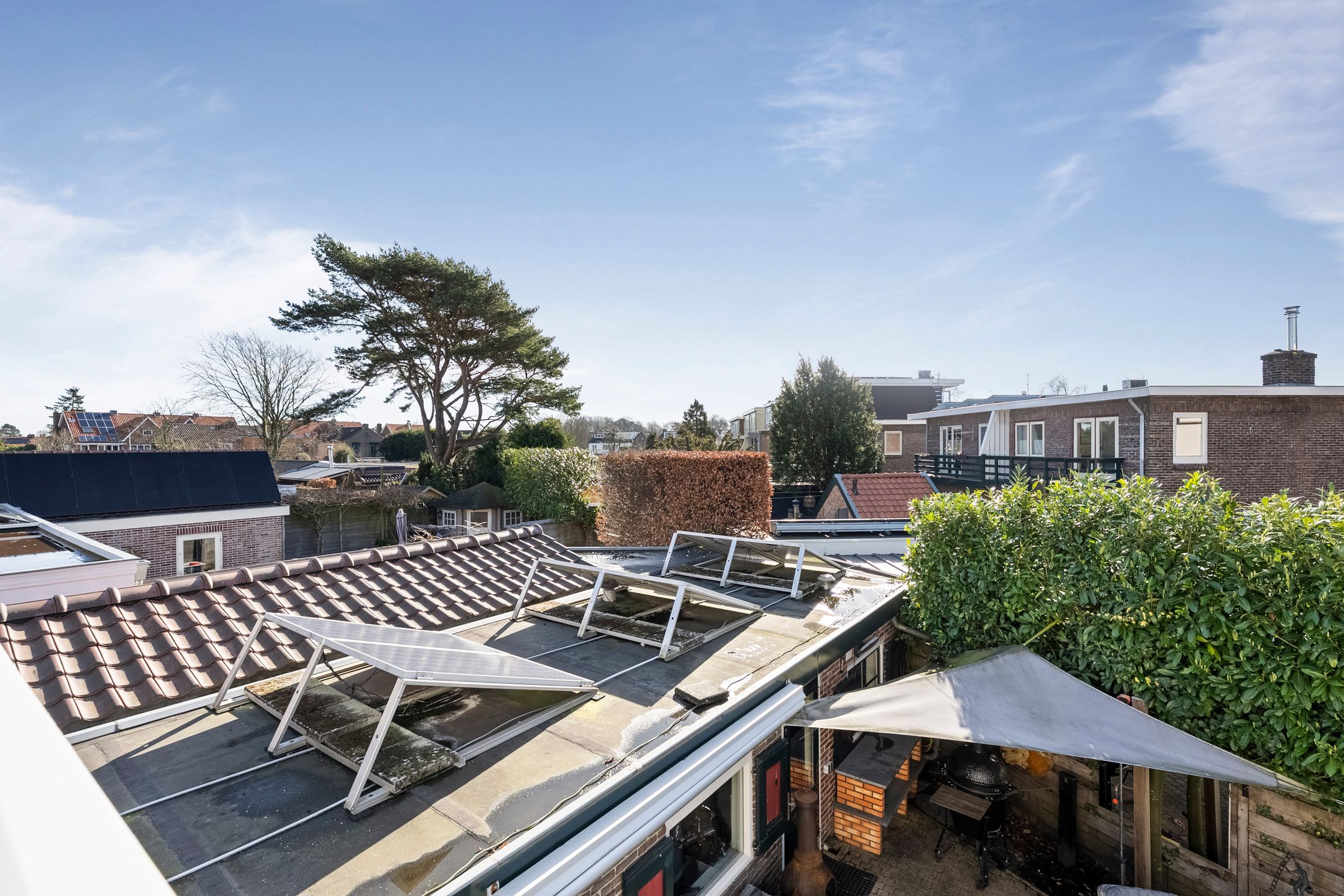 Spacious 1930s semi-detached house with deep backyard and garage — 49