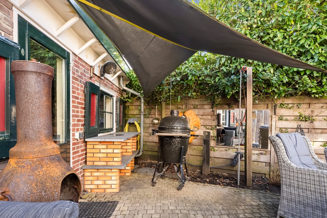 Spacious 1930s semi-detached house with deep backyard and garage — 13