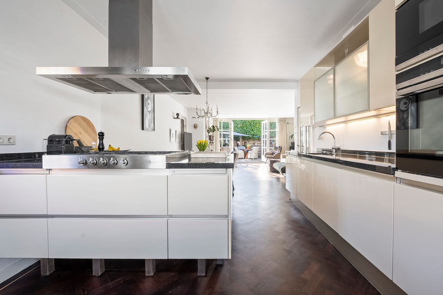 Spacious 1930s semi-detached house with deep backyard and garage — 31