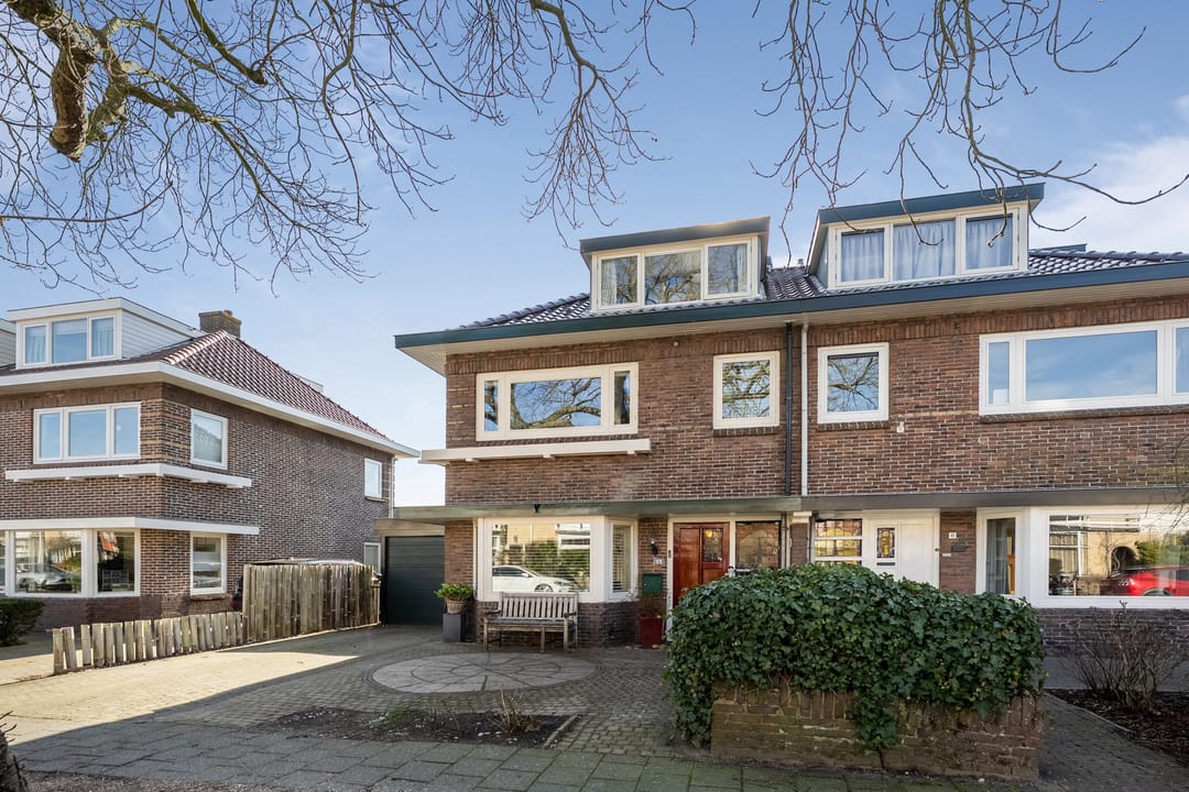 Spacious 1930s semi-detached house with deep backyard and garage — 19