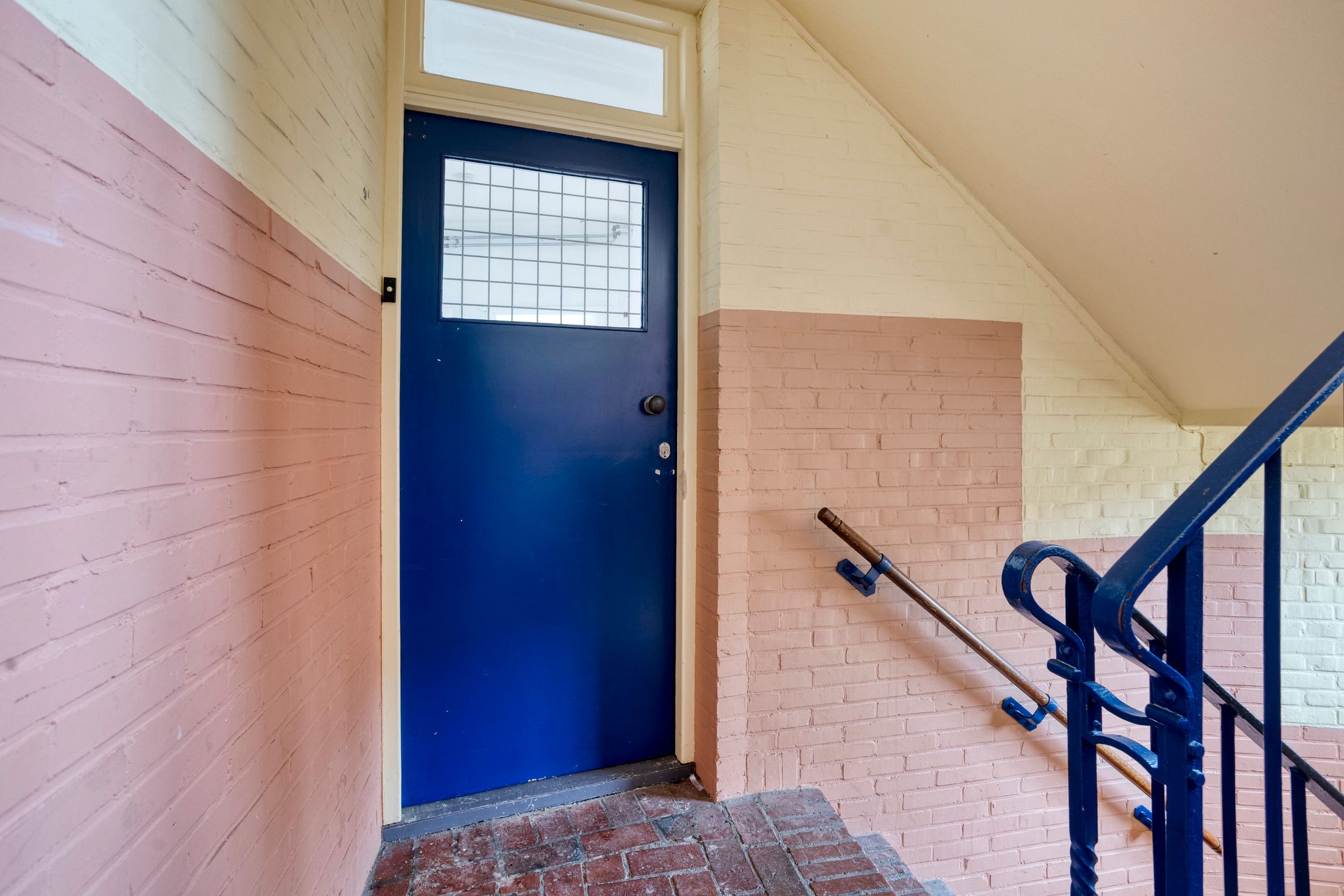 Photo 21 of Floresstraat 9-A