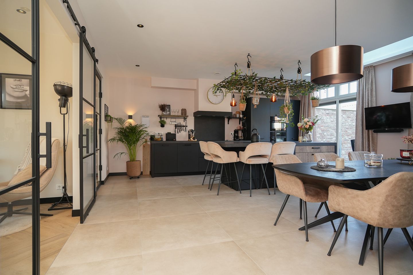 Photo 5 of van Heemstraweg 84-02