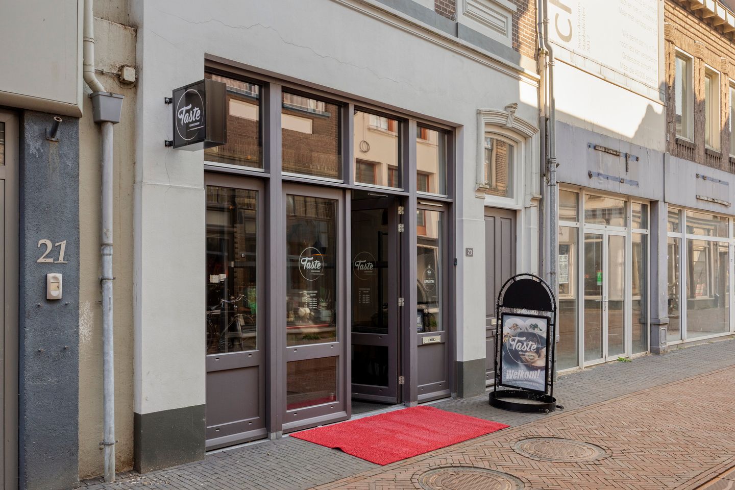 Bekijk foto 2 van Weerstraat 23