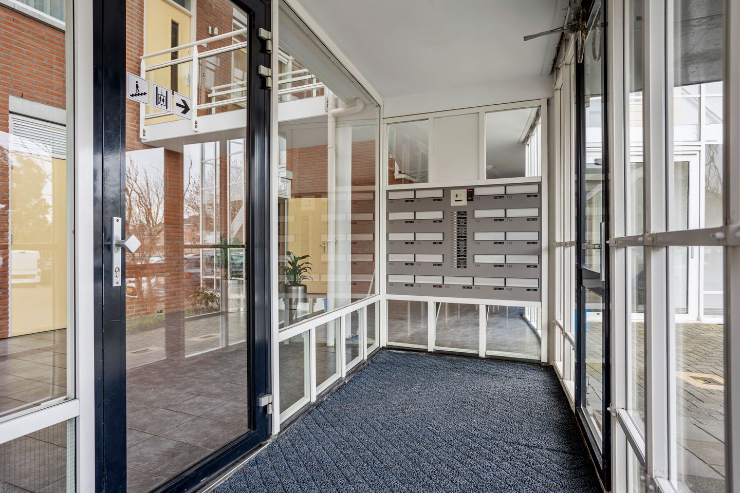 Foto 40 van Bram Limburgstraat 136