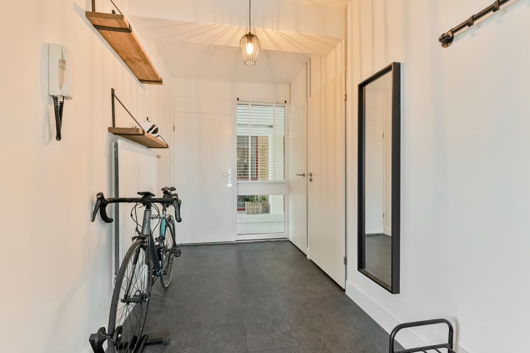 Photo 8 of Passage 56