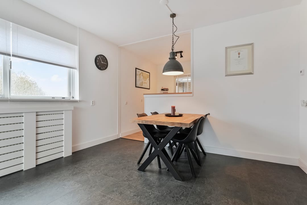 Photo 17 of Passage 56