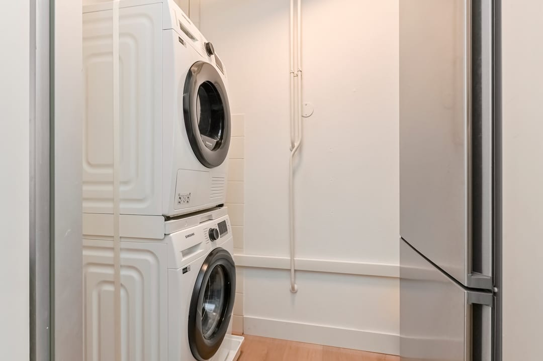 Photo 22 of Passage 56