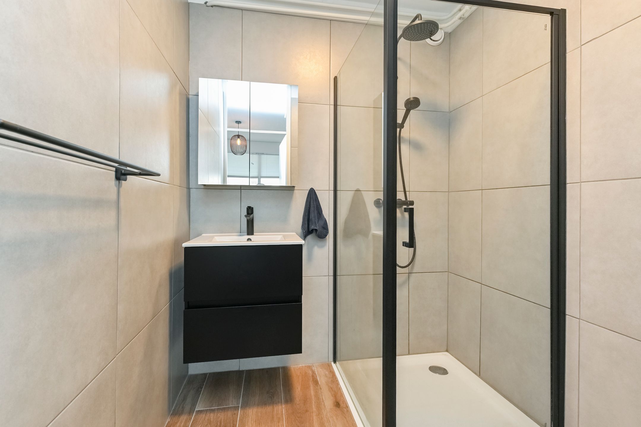 Photo 24 of Passage 56