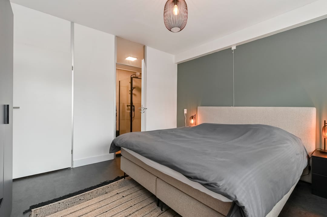 Photo 28 of Passage 56