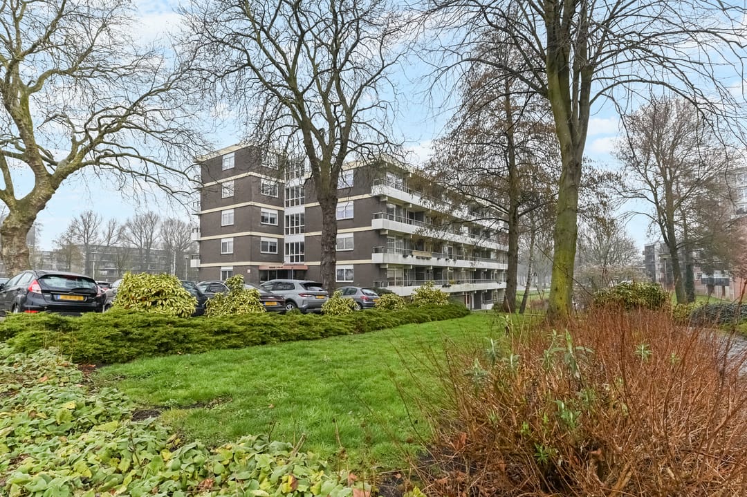 Photo 37 of Passage 56