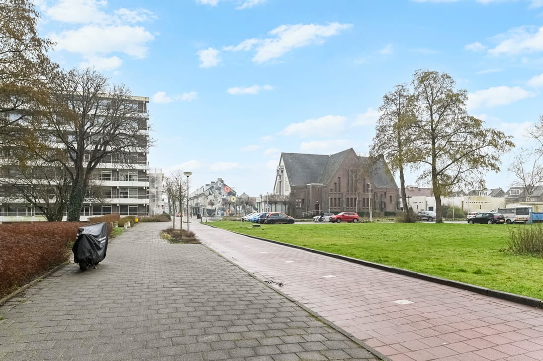 Photo 41 of Passage 56