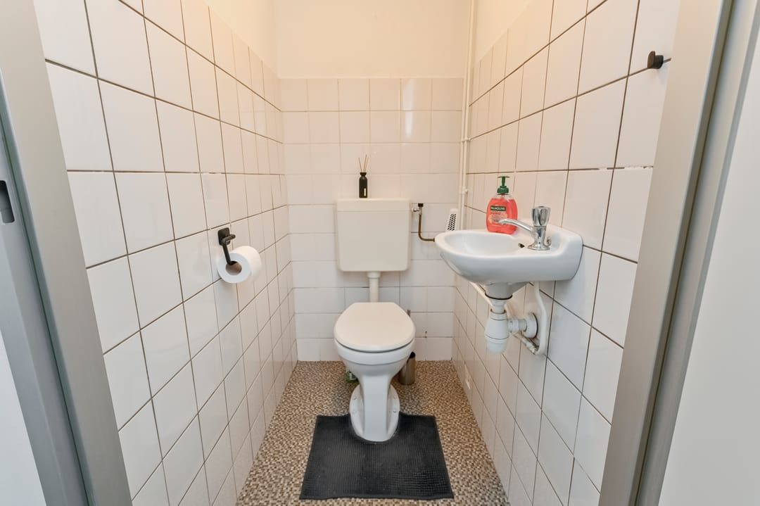 Photo 23 of Passage 56