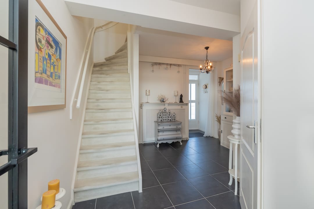 Spacious Corner Maisonette with Panoramic Dune Views — 17