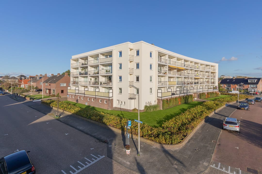 Spacious Corner Maisonette with Panoramic Dune Views — 30