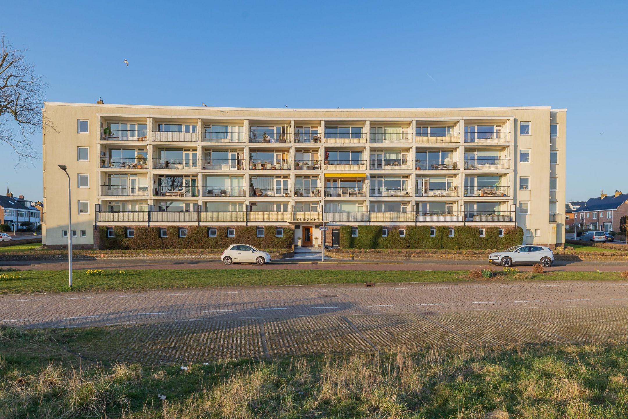 Spacious Corner Maisonette with Panoramic Dune Views — 32
