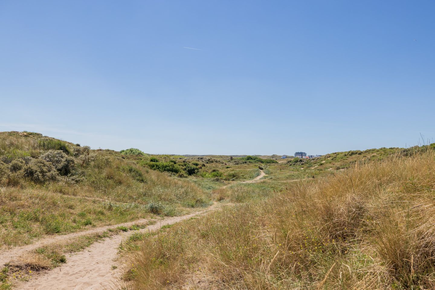 Spacious Corner Maisonette with Panoramic Dune Views — 33