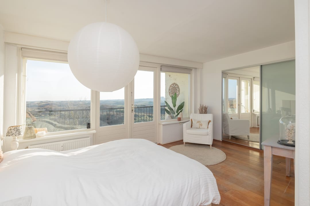 Spacious Corner Maisonette with Panoramic Dune Views — 18