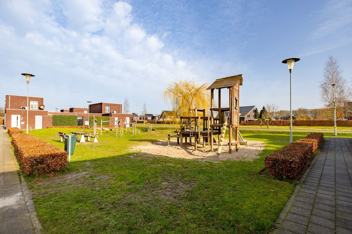 Photo 34 of Adelaar 35