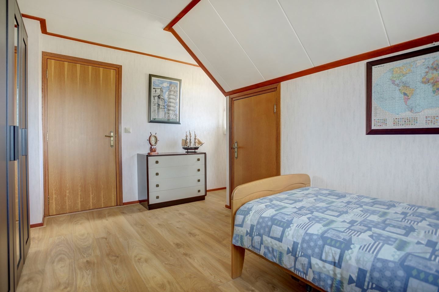 Photo 12 of Rugstraat 43