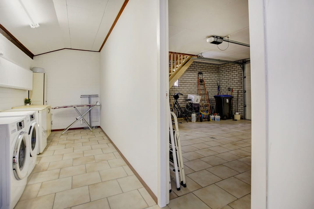 Photo 16 of Rugstraat 43