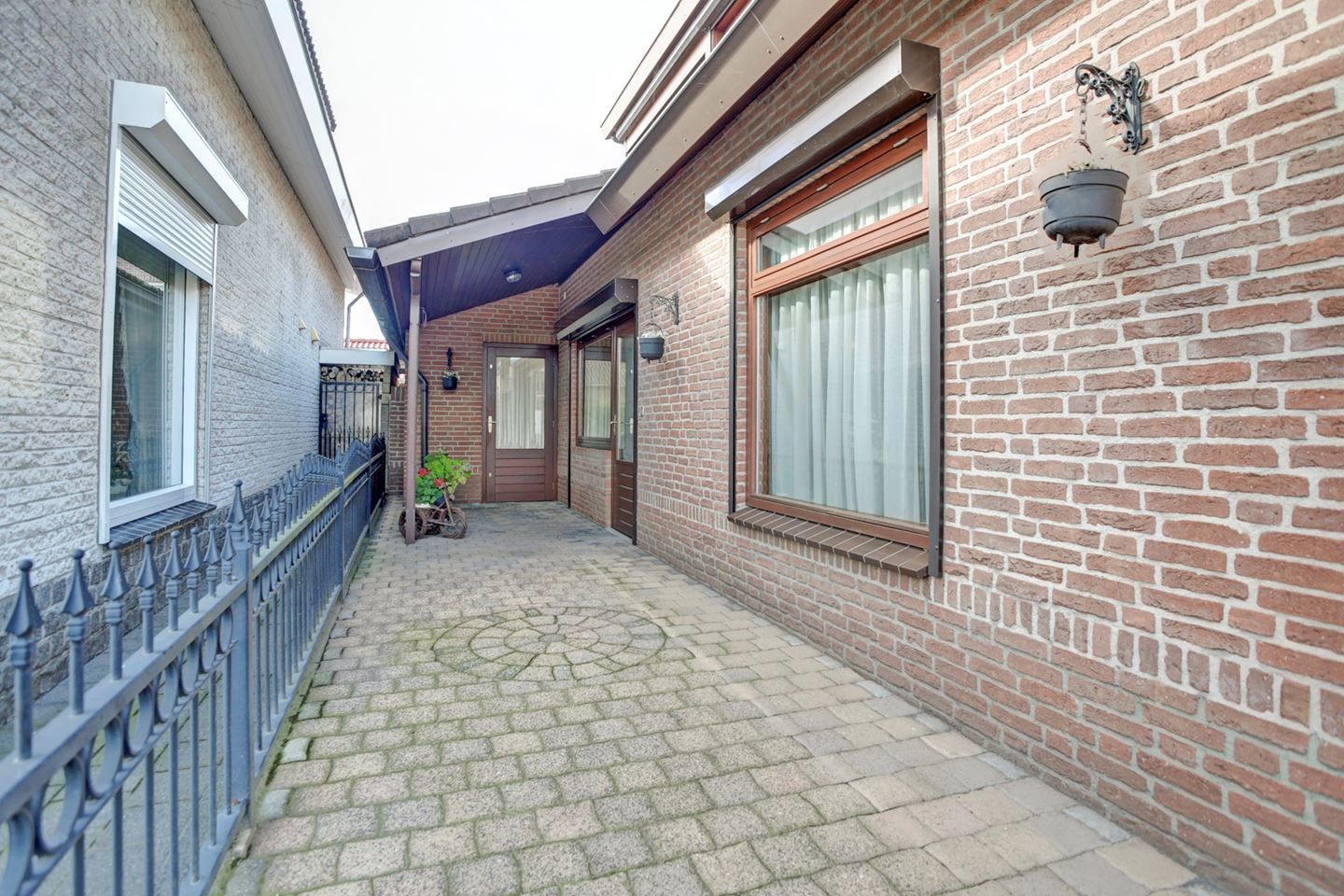 Photo 18 of Rugstraat 43