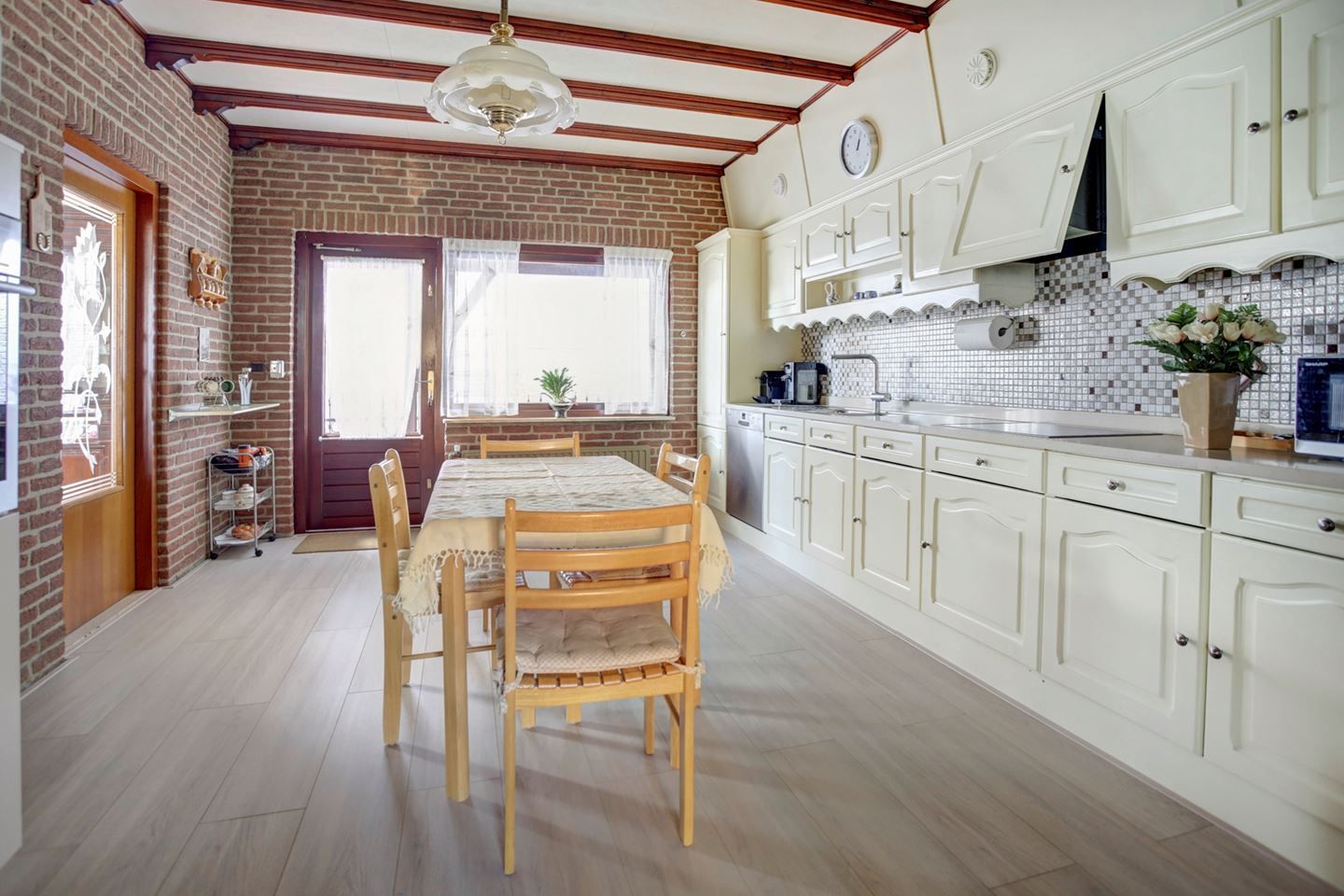 Photo 6 of Rugstraat 43