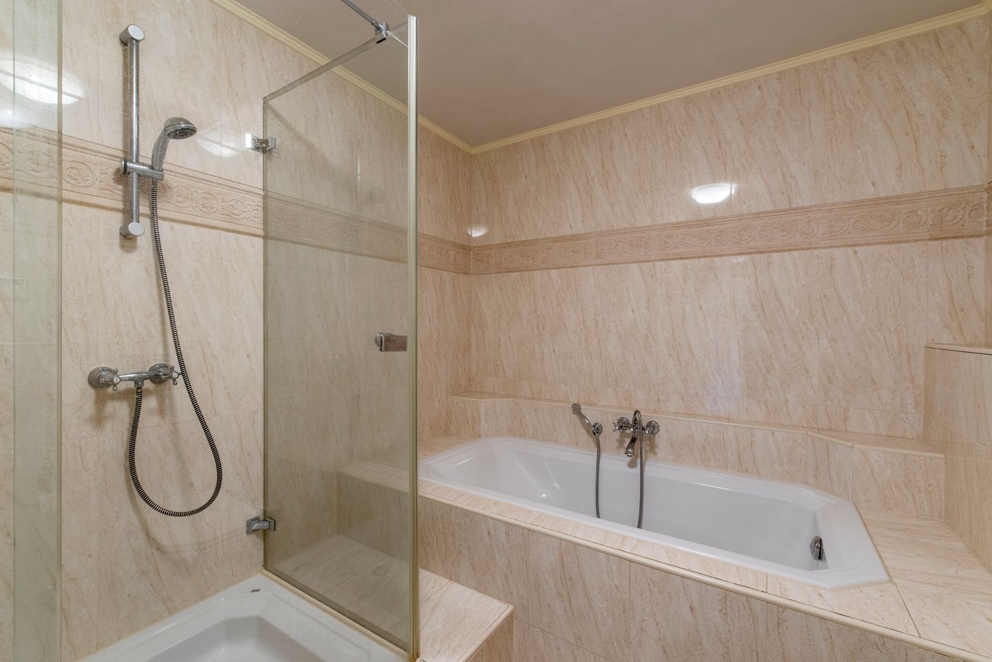 Photo 34 of Parallelweg 1-18