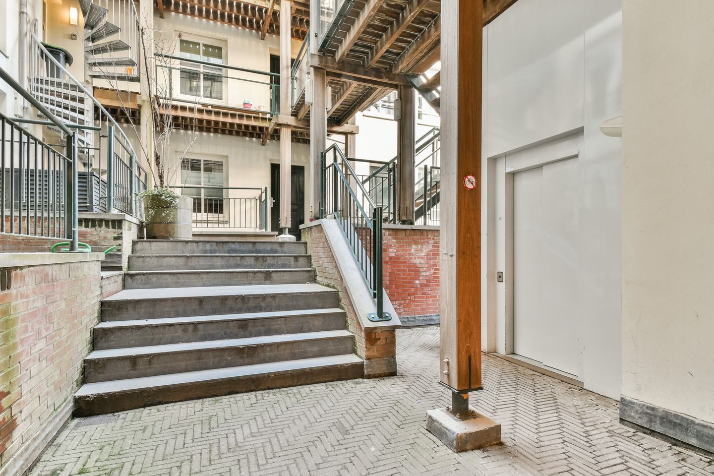 Foto 20 van Nieuwe Uilenburgerstraat 9-F