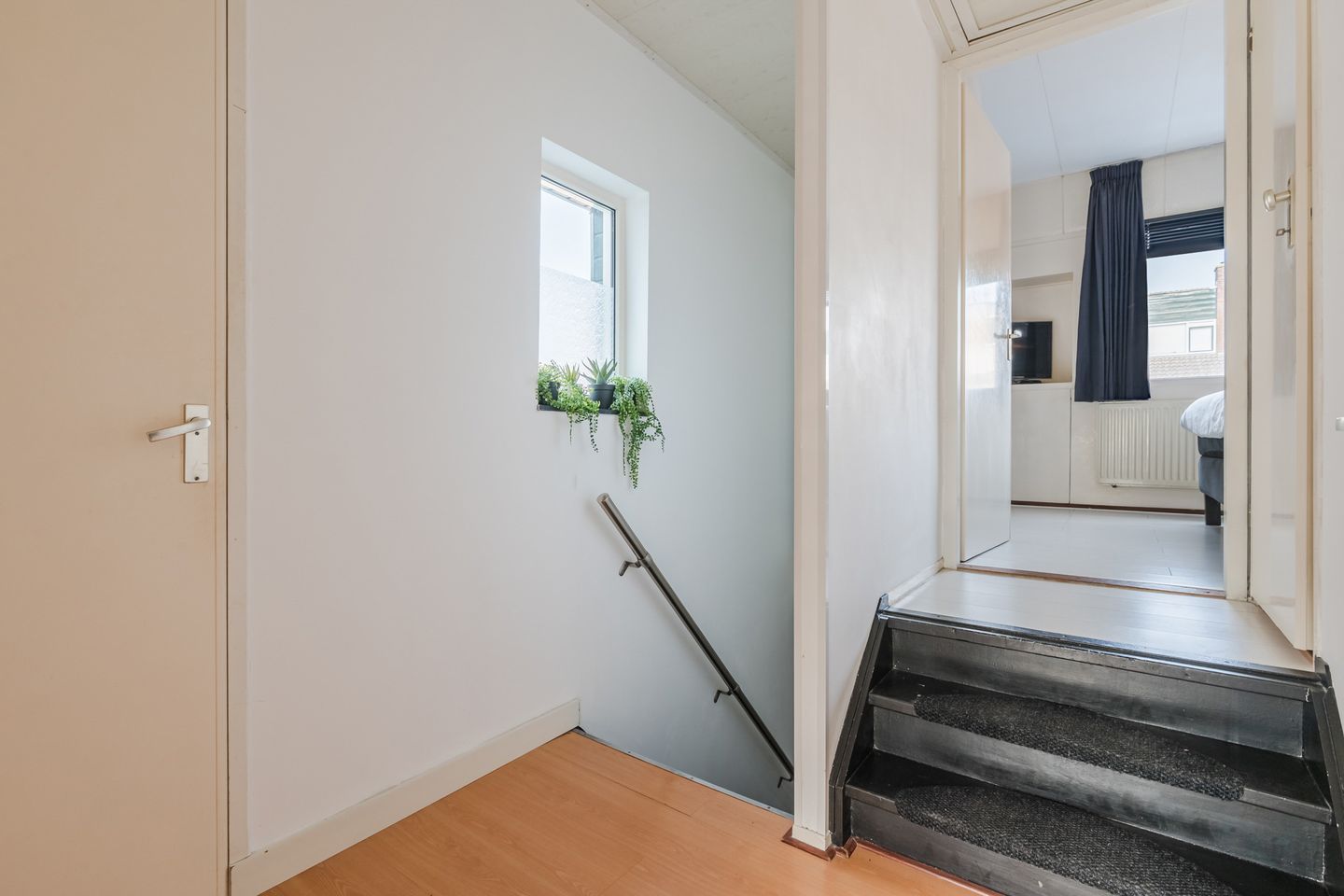 Photo 19 of Isenburgstraat 43