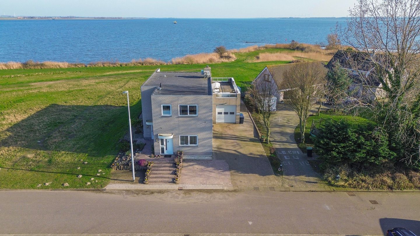 Bekijk foto 1 van Veerweg 7