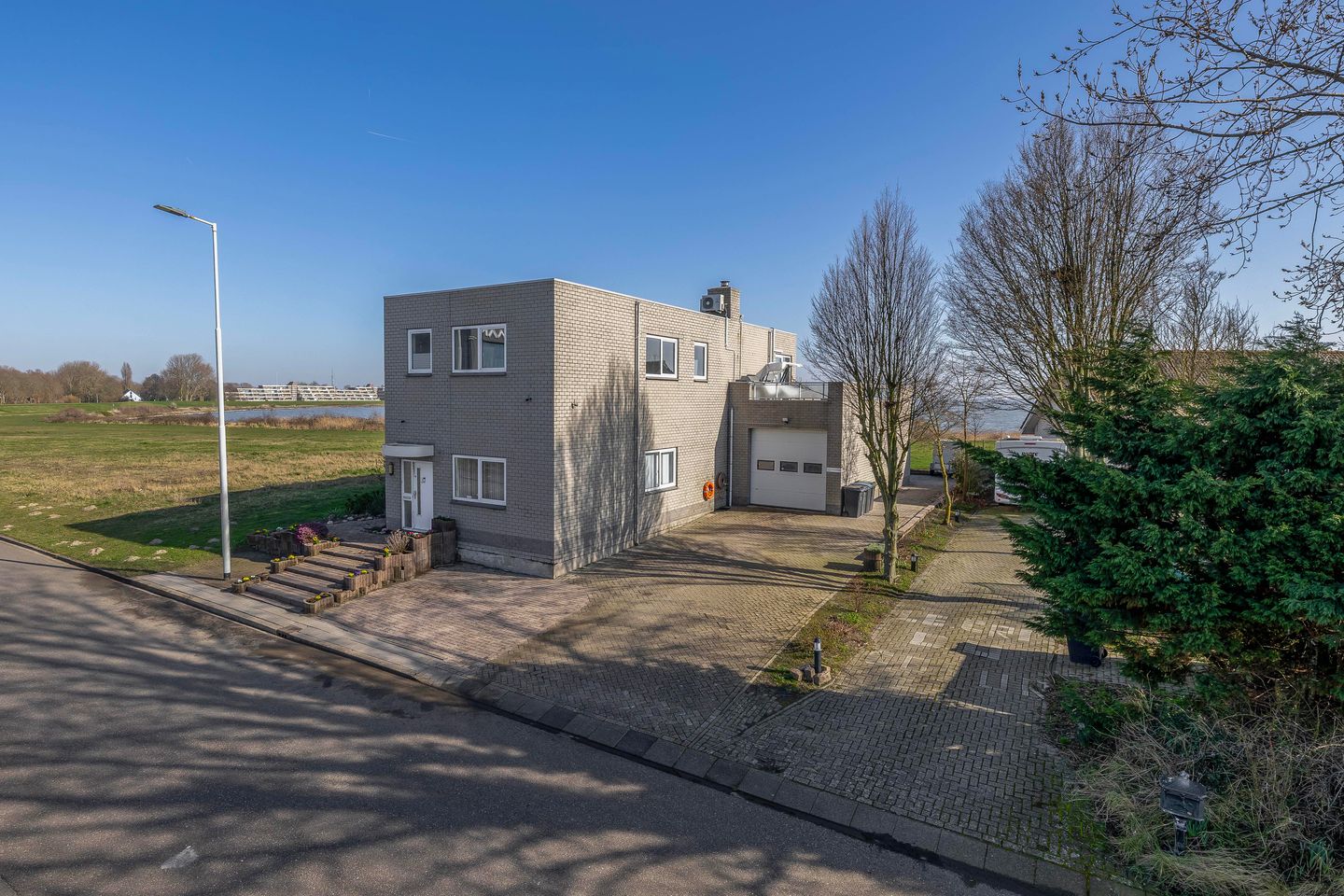 Bekijk foto 2 van Veerweg 7