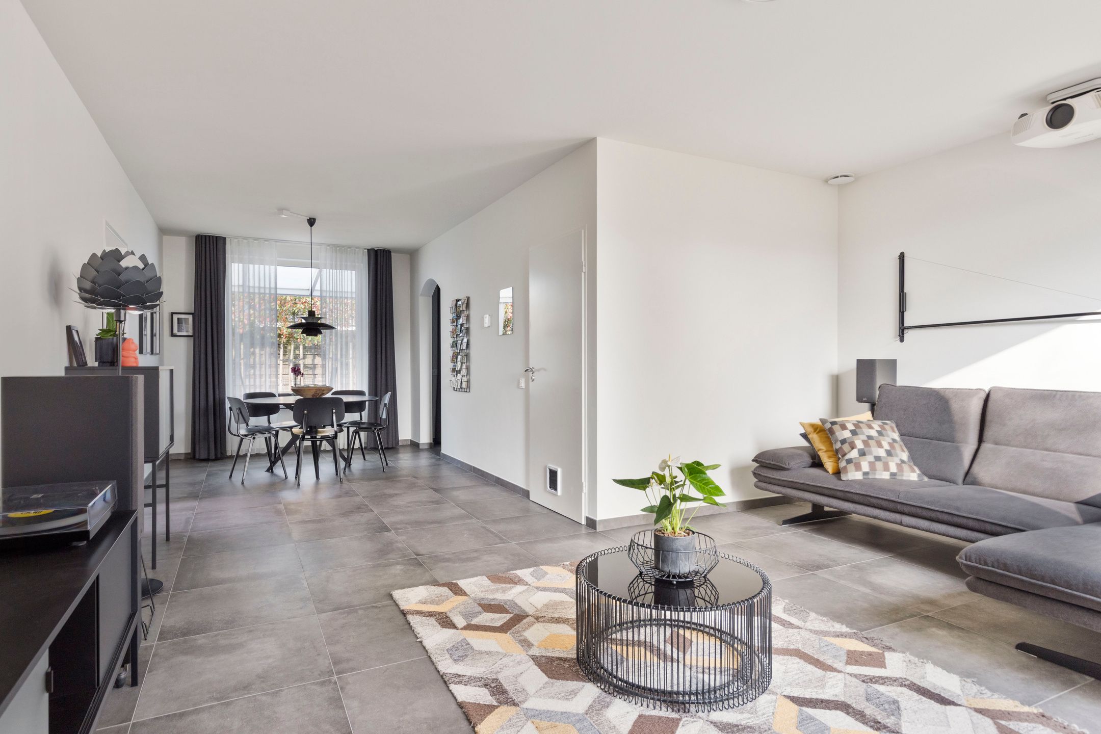 Foto 9 van Schout van der Voortstraat 4