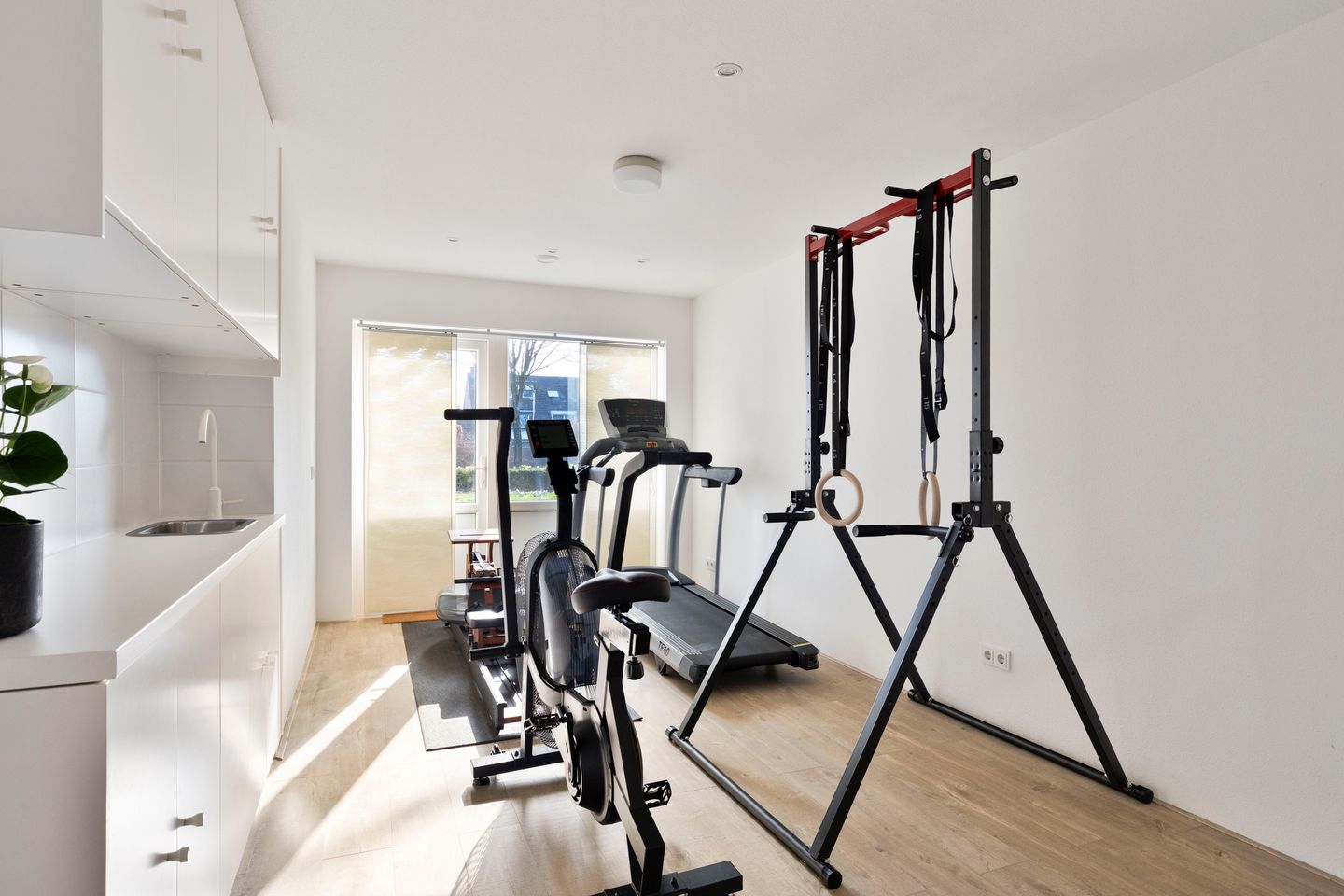 Foto 20 van Schout van der Voortstraat 4